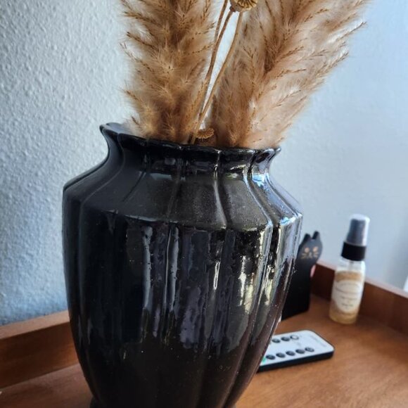 Magnolia Glazed Black Scalloped Vase - Picture 2 of 3